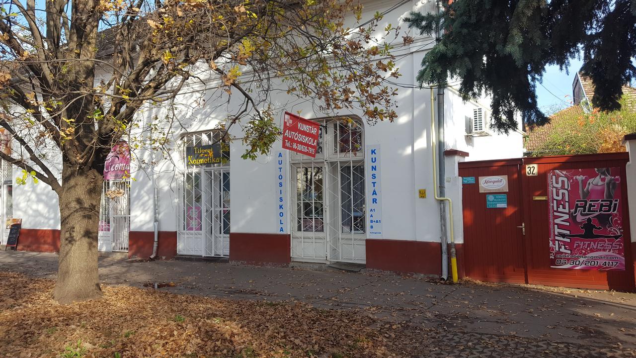 Hangulat Vendeghaz Apartmanok Oroshaza Exterior photo