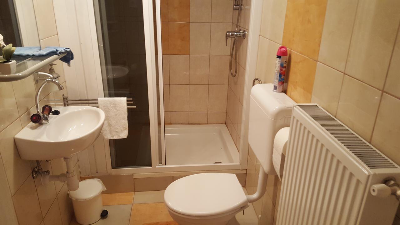 Hangulat Vendeghaz Apartmanok Oroshaza Exterior photo